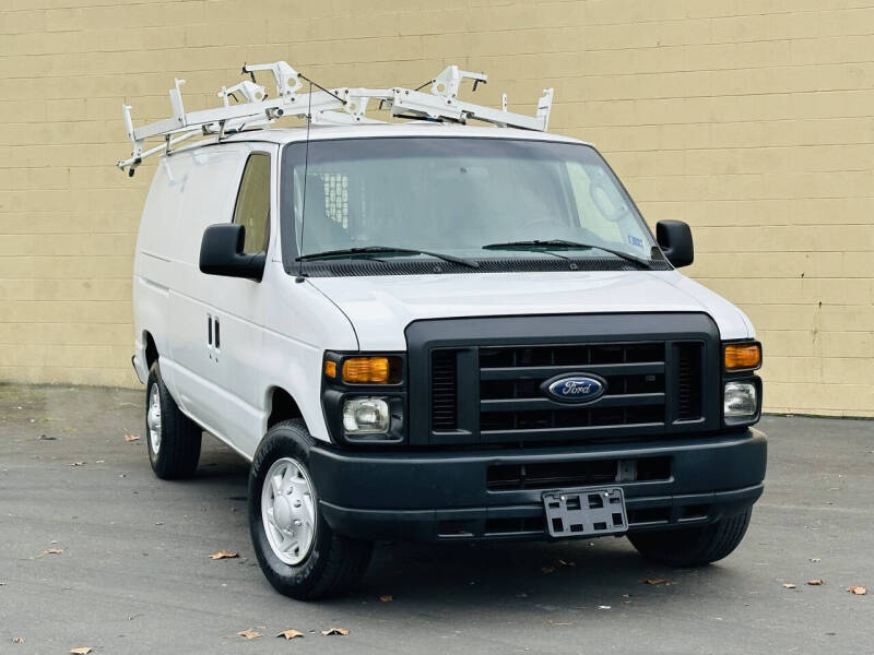 2011 Ford E-Series Econoline Van Commercial's photo