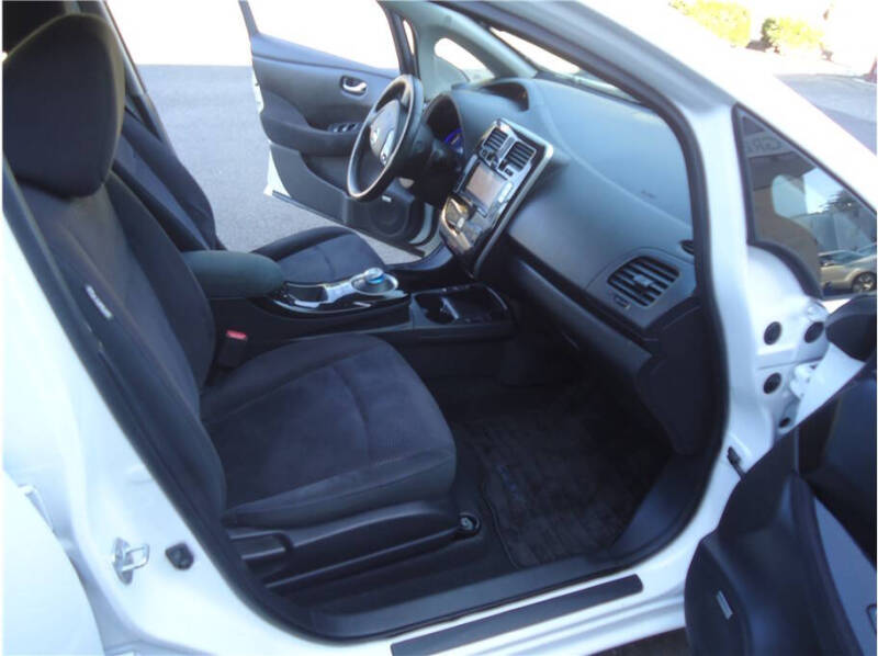 2016 Nissan LEAF