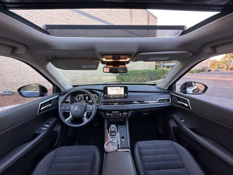 2023 Mitsubishi Outlander PHEV SE