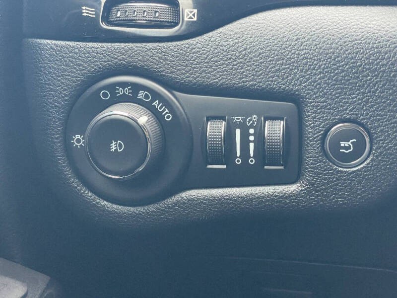 2023 Jeep Cherokee Altitude Lux