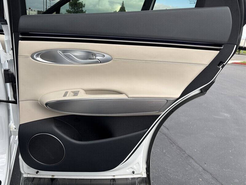 2026 Genesis GV70