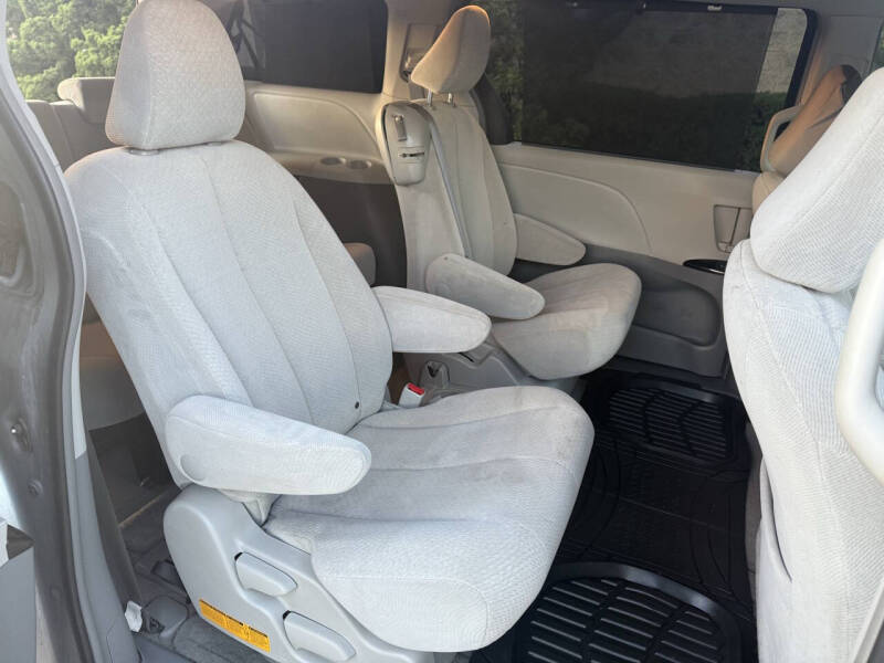 2013 Toyota Sienna LE 7-Passenger Auto Access Seat