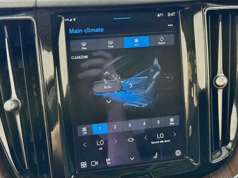 2023 Volvo XC60 B5 Plus Bright Theme