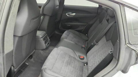 2024 Audi e-tron GT quattro Prestige