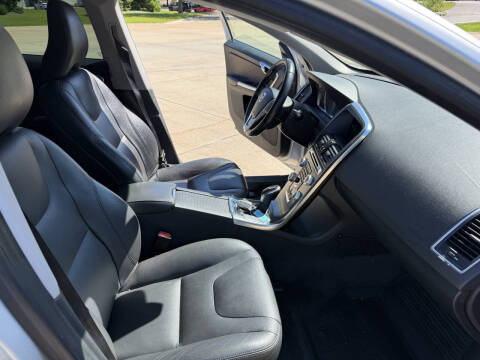 2016 Volvo XC60 T5 Drive-E Premier