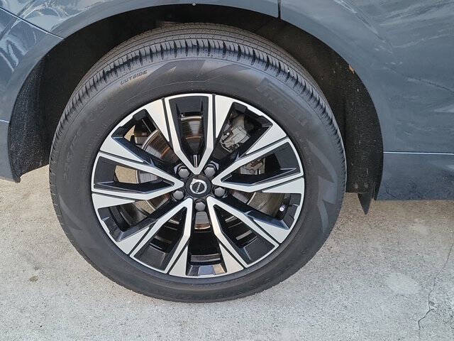 2024 Volvo XC60 B5 Core Dark Theme