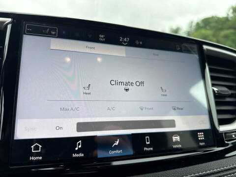 2027 Chrysler Pacifica Select