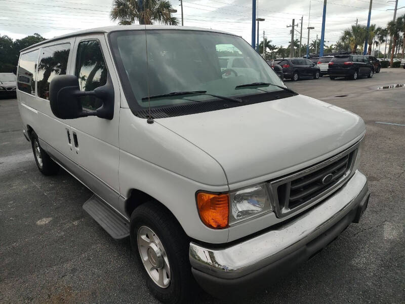 2005 Ford E-Series E-150 Chateau