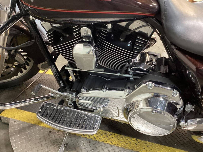 2011 Harley-Davidson® FLHR - Road King®