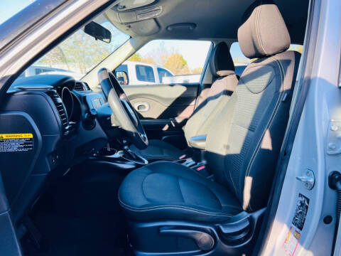 2016 Kia Soul +