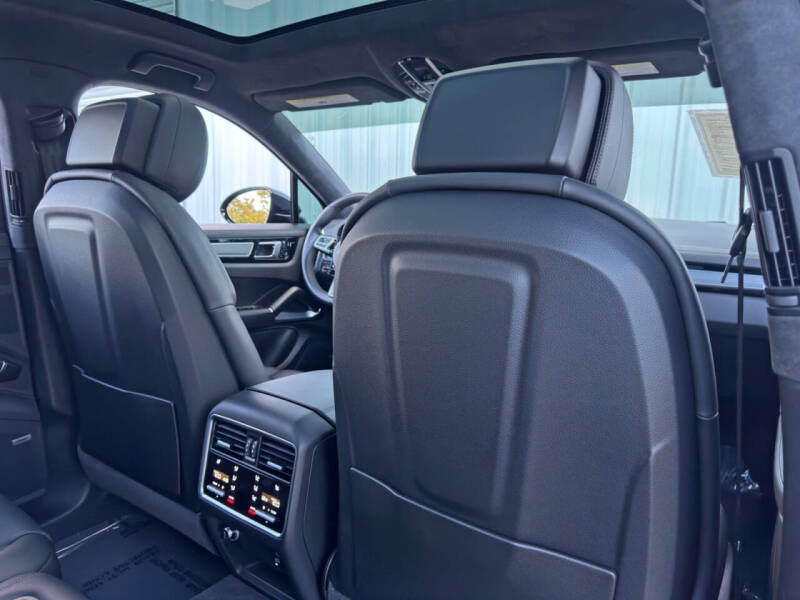 2021 Porsche Cayenne Turbo S E-Hybrid Coupe