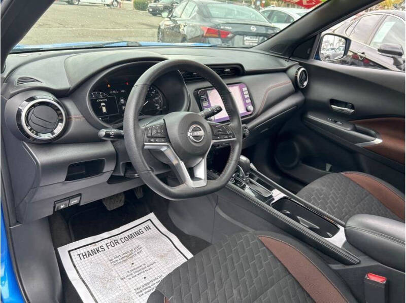 2023 Nissan Kicks SR