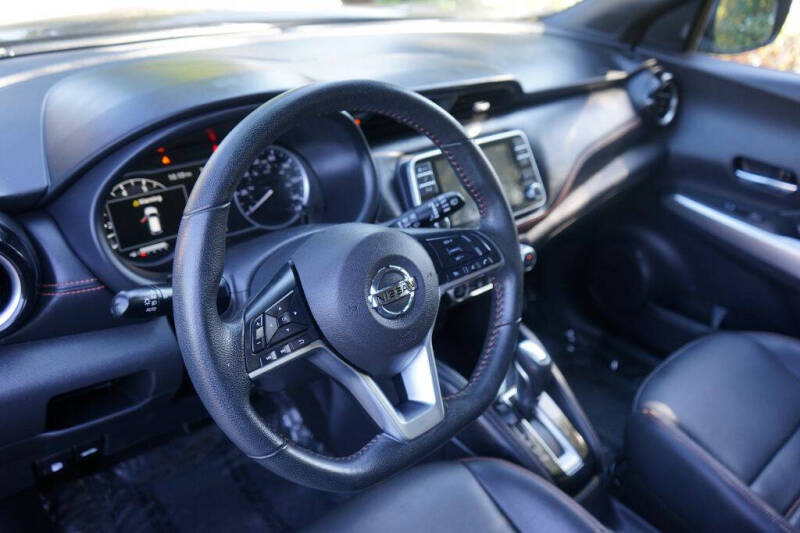 2020 Nissan Kicks SR