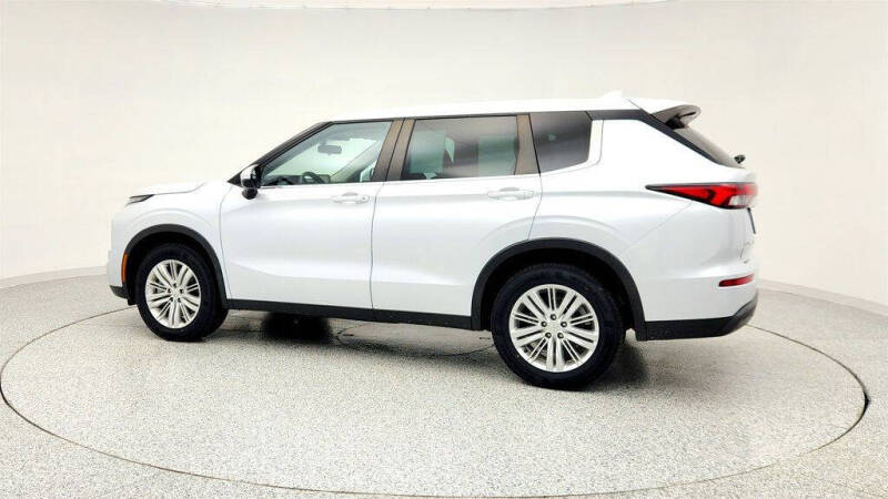 2023 Mitsubishi Outlander ES