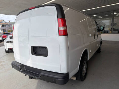 2023 GMC Savana 2500
