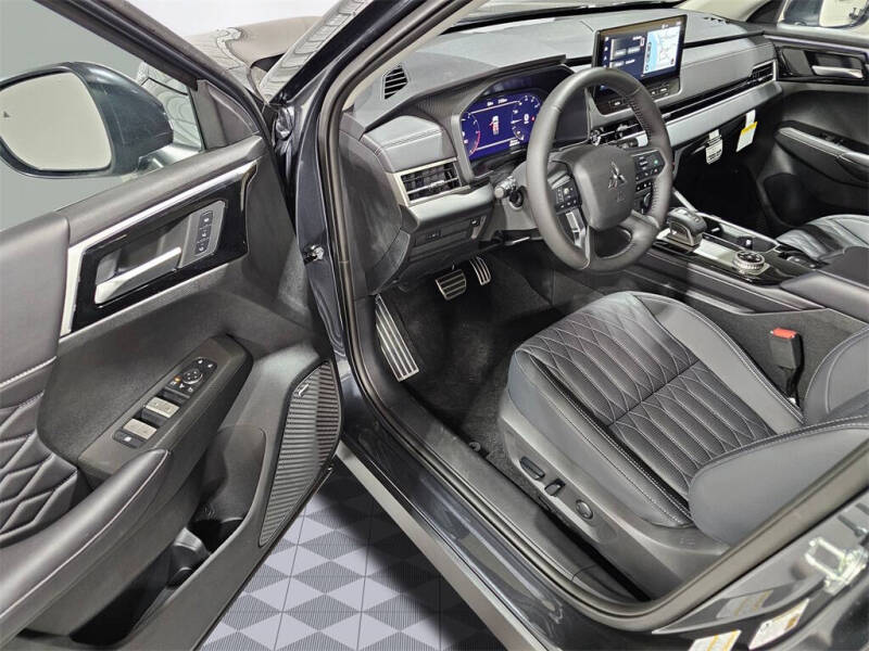 2025 Mitsubishi Outlander SEL