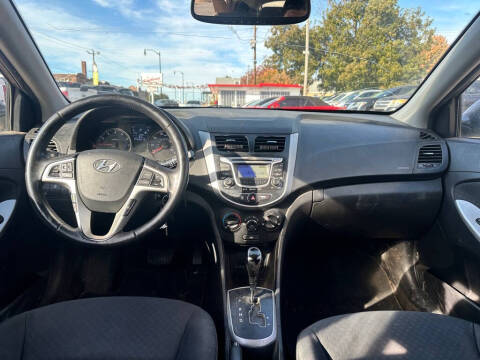 2013 Hyundai Accent SE