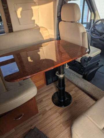 2012 Leisure Travel S24CB