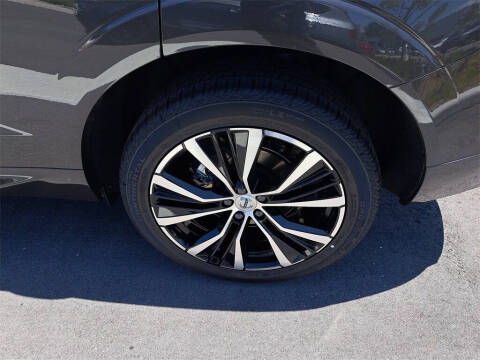 2025 Volvo XC60 B5 Plus Dark Theme