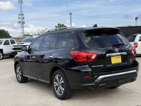 2020 Nissan Pathfinder SV