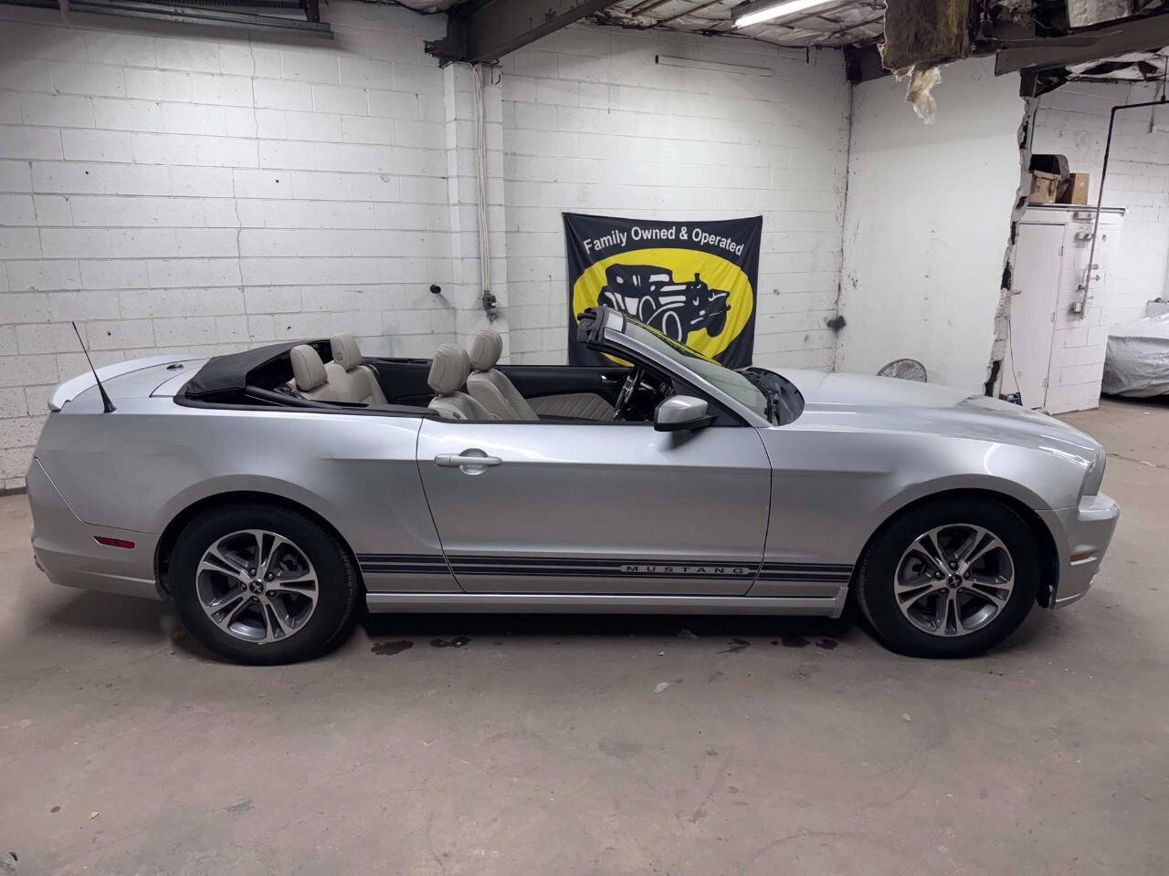 2014 Ford Mustang 33