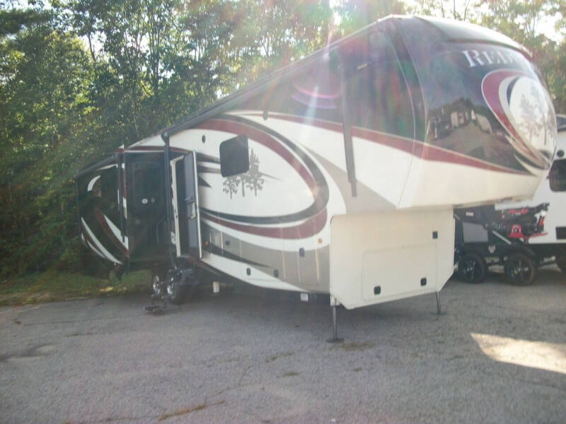 2017 Crossroads Redwood 3901MB for sale at Olde Bay RV in Rochester NH