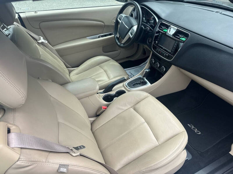 2011 Chrysler 200 Limited