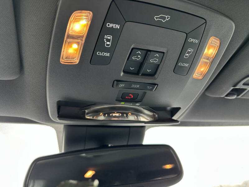 2025 Toyota Sienna XLE 7-Passenger