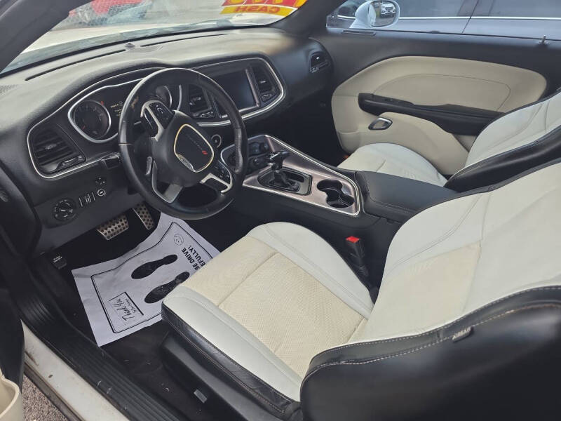 2016 Dodge Challenger SXT Plus