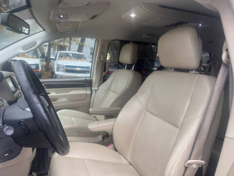 2010 Volkswagen Routan SE