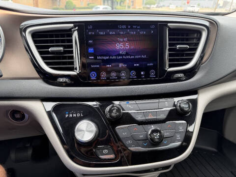 2017 Chrysler Pacifica Touring Plus