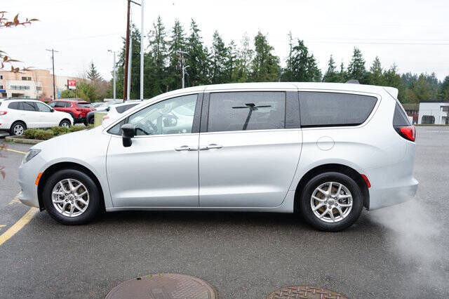 2024 Chrysler Voyager LX