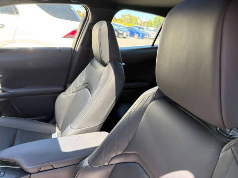 2025 Lexus UX 300h