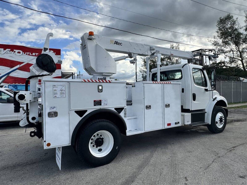 2019 Freightliner M2 106