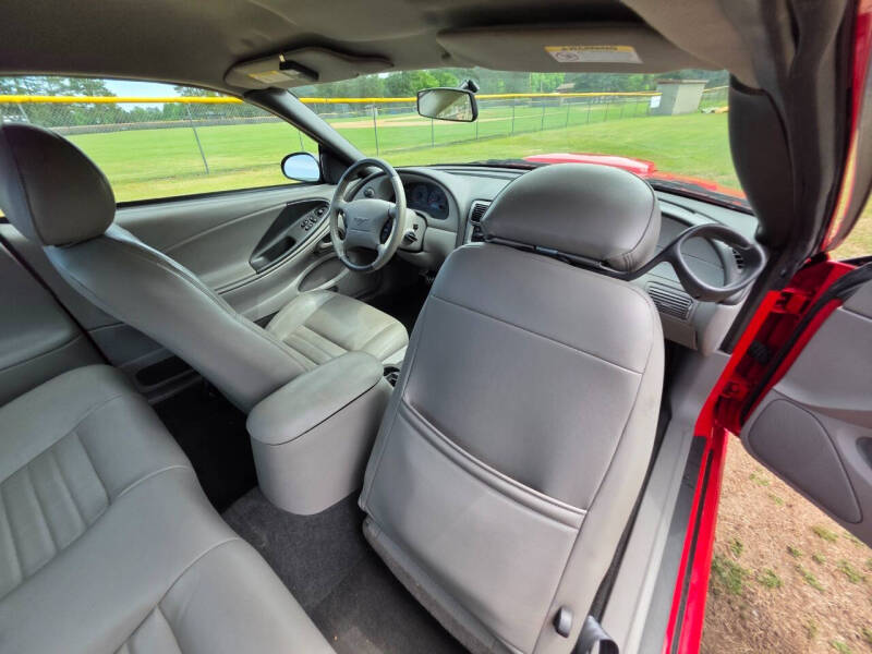 2004 Ford Mustang GT Deluxe