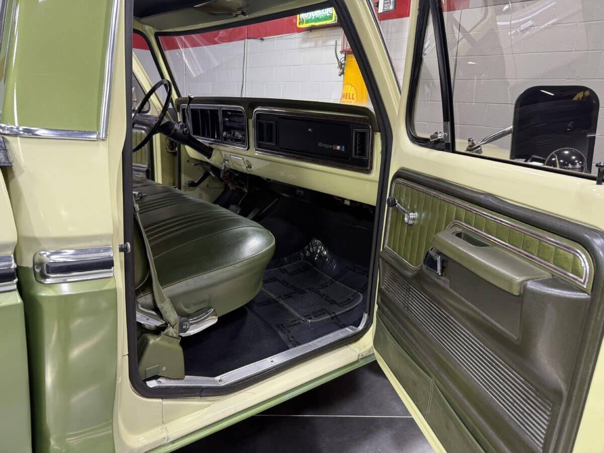 1976 Ford F-150 35