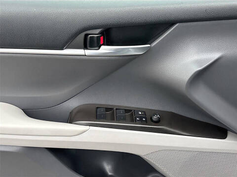 2022 Toyota Camry Hybrid LE