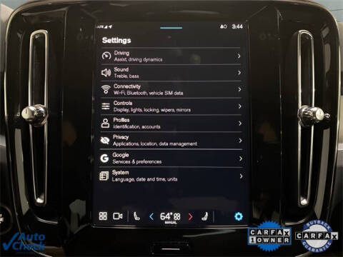 2025 Volvo XC40 B5 Core Bright Theme