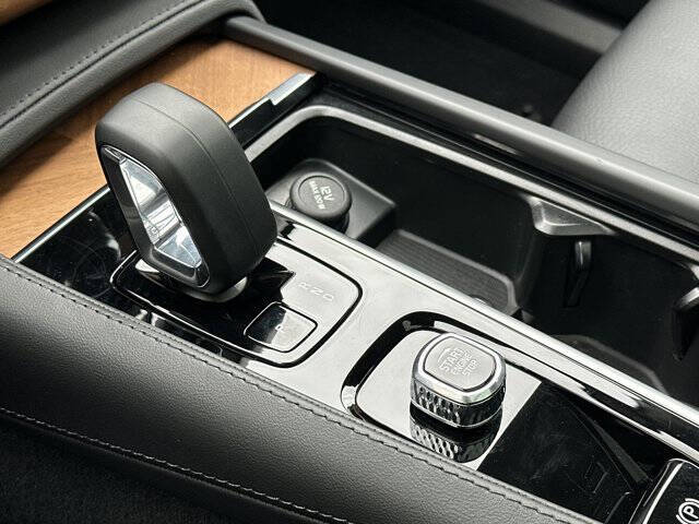 2025 Volvo XC90 B6 Plus Bright Theme 7P