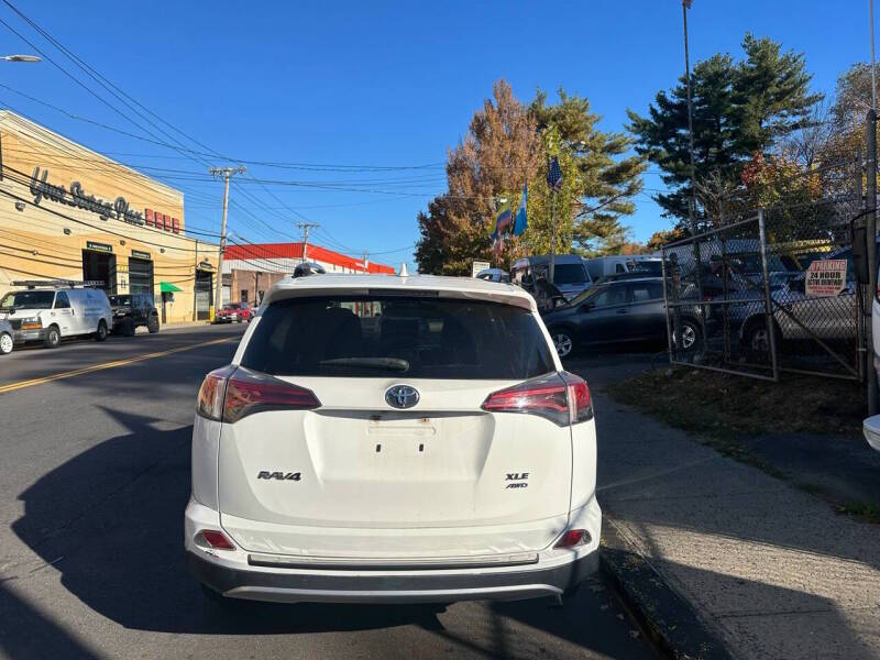 2017 Toyota RAV4 null photo 23