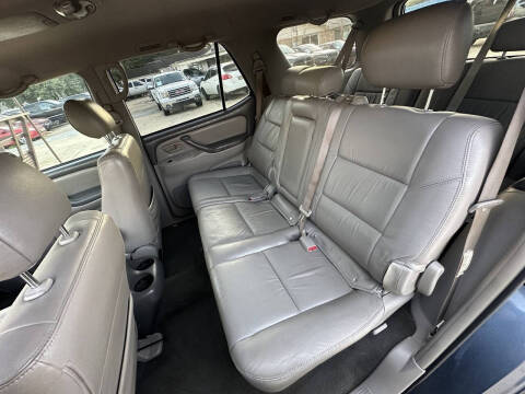 2005 Toyota Sequoia SR5
