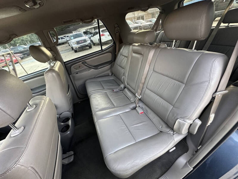 2005 Toyota Sequoia SR5
