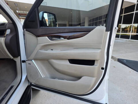 2017 Cadillac Escalade Luxury