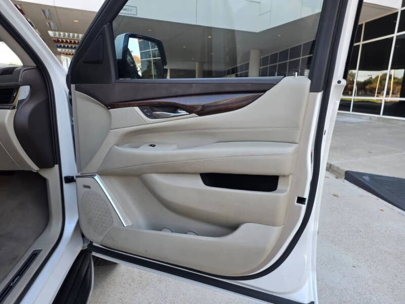 2017 Cadillac Escalade Luxury