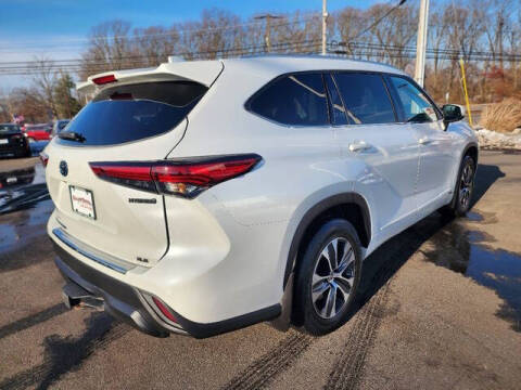 2022 Toyota Highlander Hybrid XLE