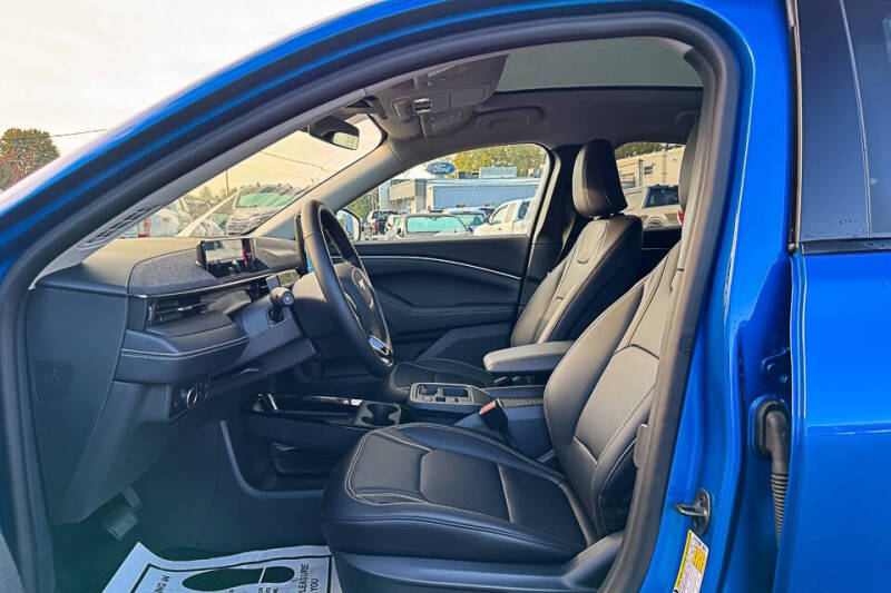 2025 Ford Mustang Mach-E Premium