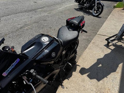2025 Yamaha YZF-R7 -