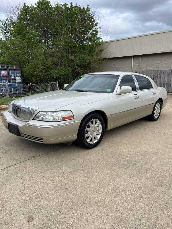 2005 Lincoln Town Car Signature Limited