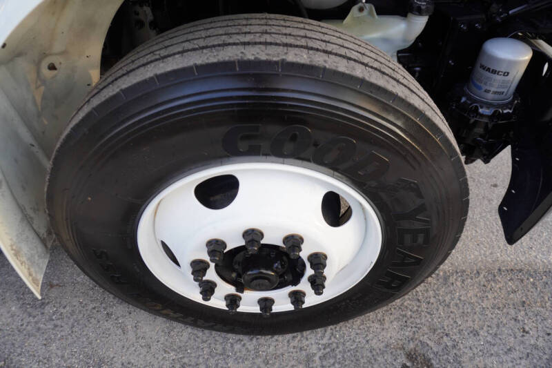 2018 Freightliner M2 106