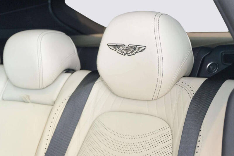 2024 Aston Martin DBX